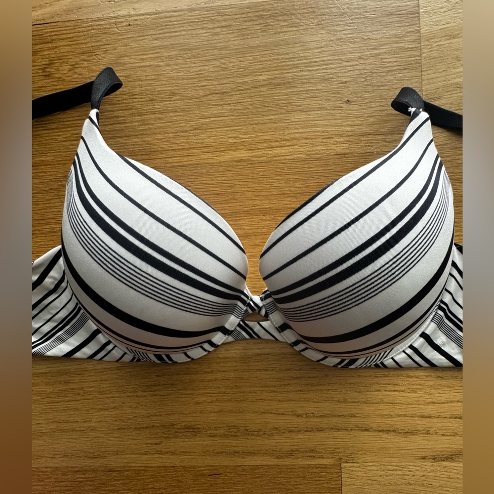Victoria's Secret Padded Perfect Coverage Black and White Striped Bra 32DD
